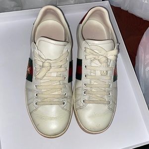 Women’s Gucci Ace Sneakers with Bee